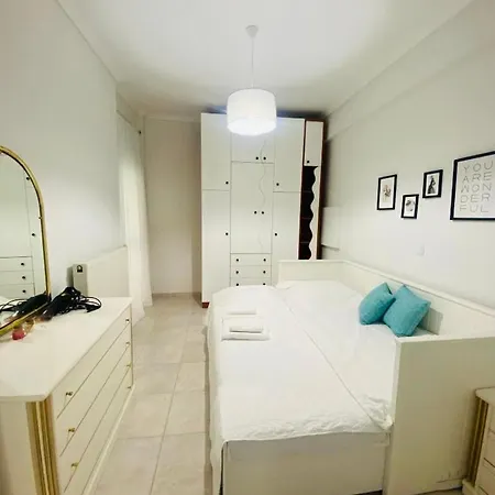 Ikies A&a & Apartman Néa Mudaniá